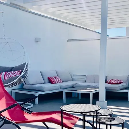 Sea-view Penthouse And Infinity Pool, Lejlighed